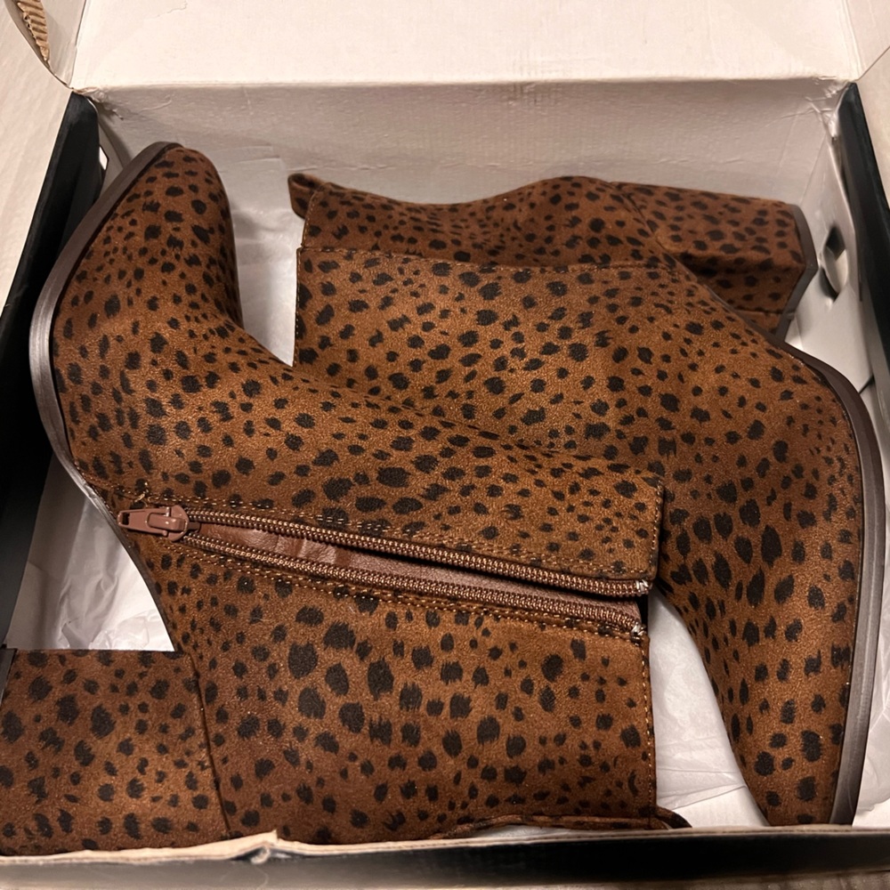 ๐ WINDSOR Booties ๐ - Picture 4 of 4